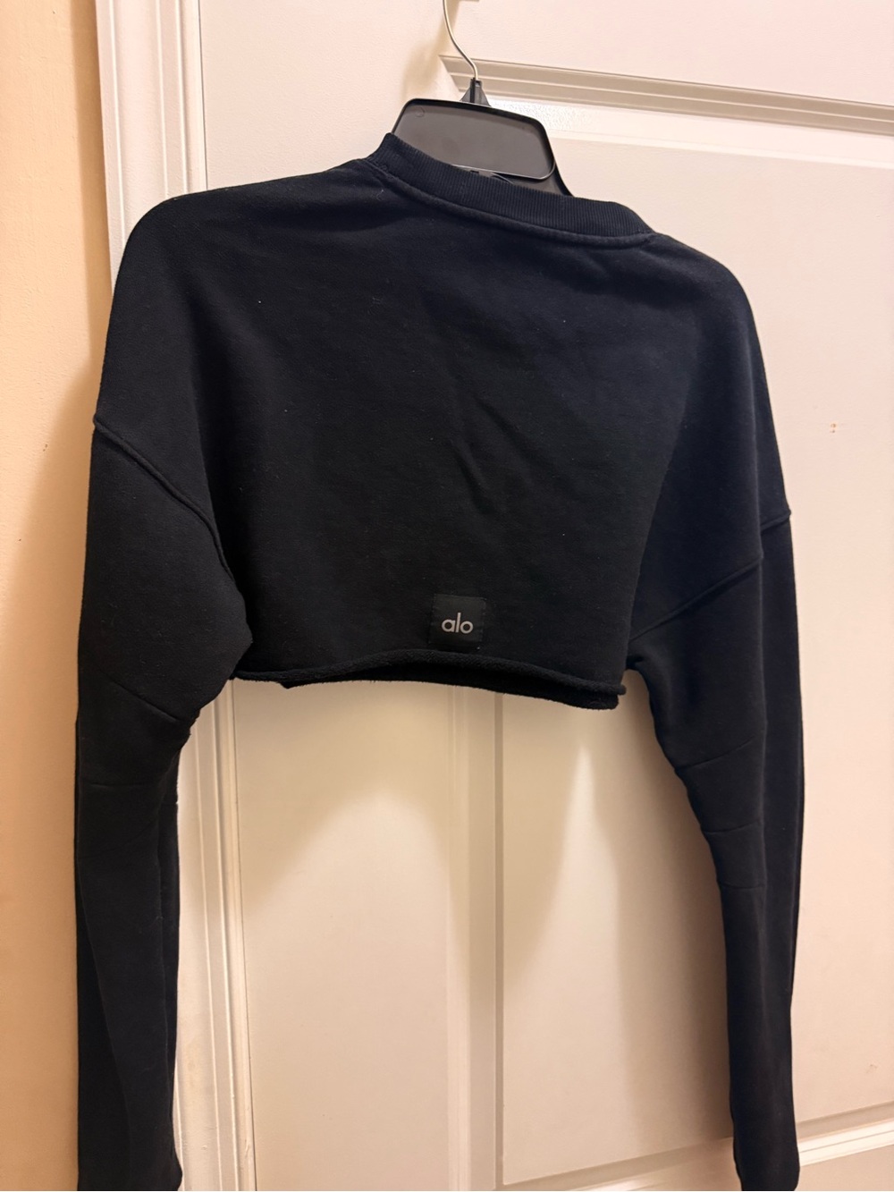 ALO Yoga Black Cropped Crewneck Sweatshirt